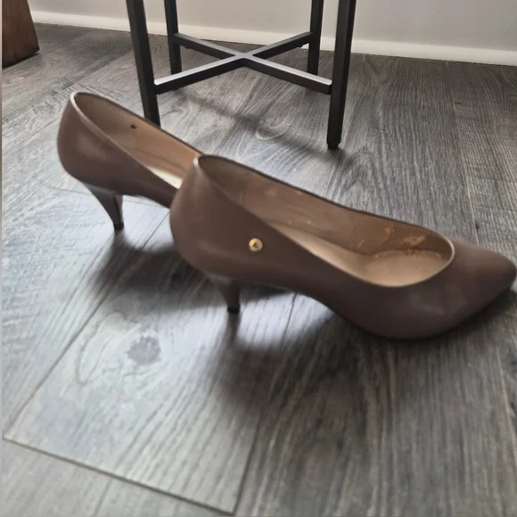 Etienne Aigner "Gail II" Taupe Leather Kitten Heel Pumps 7.5 - Picture 6 of 9